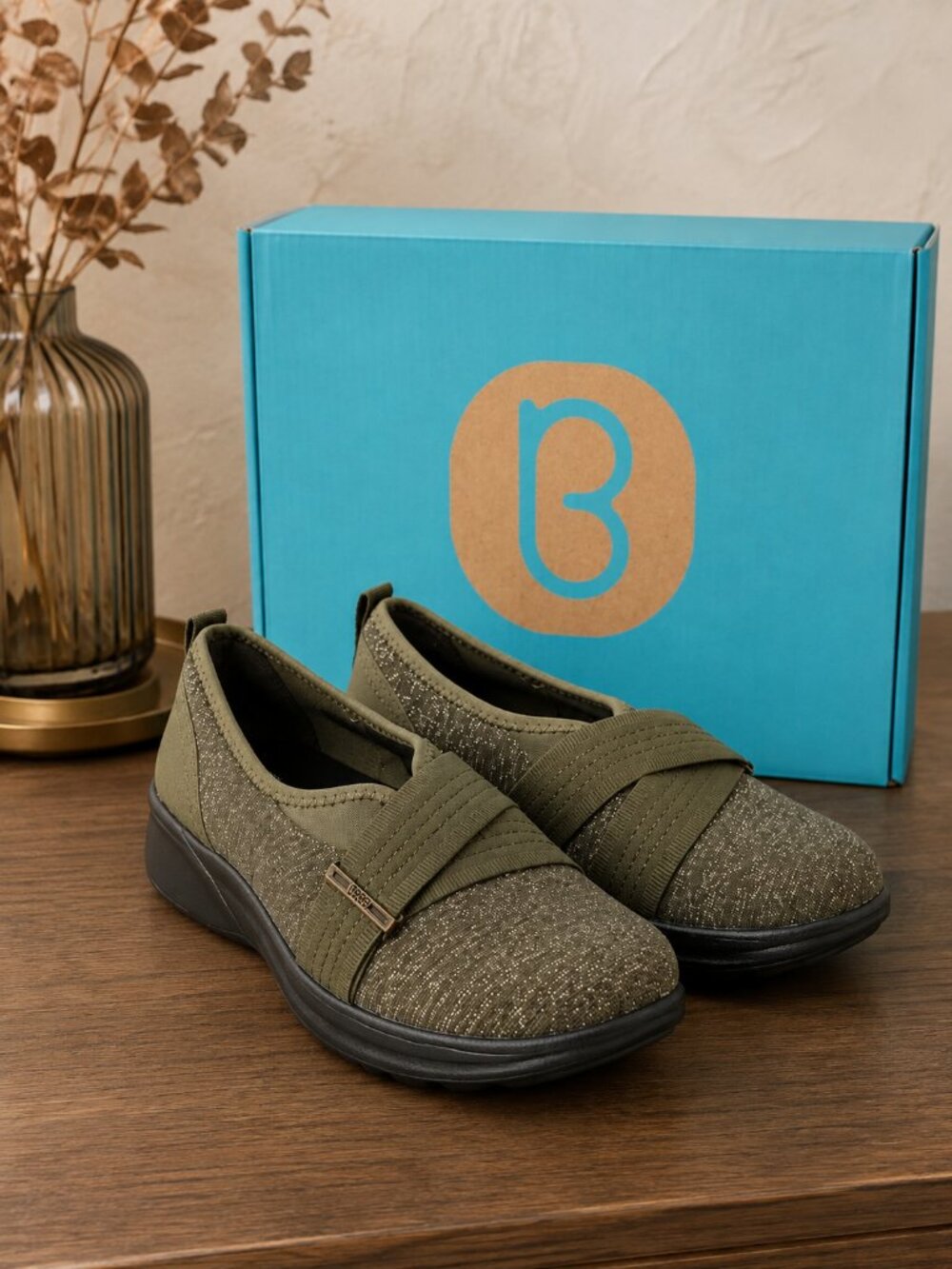 BZEES Niche III Olive Night Washable Comfort Slip-On Shoes Womens 6.5M NIB